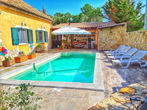 Villa with pool near the beach of Selinunte