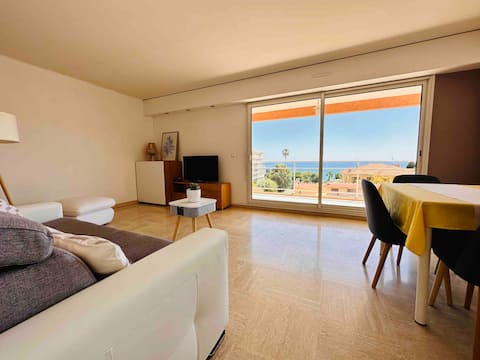 Top performing Airbnb: 2 Bedrooms, Seaview, 100m from Beach, Monaco 8 min in Roquebrune Cap Martin