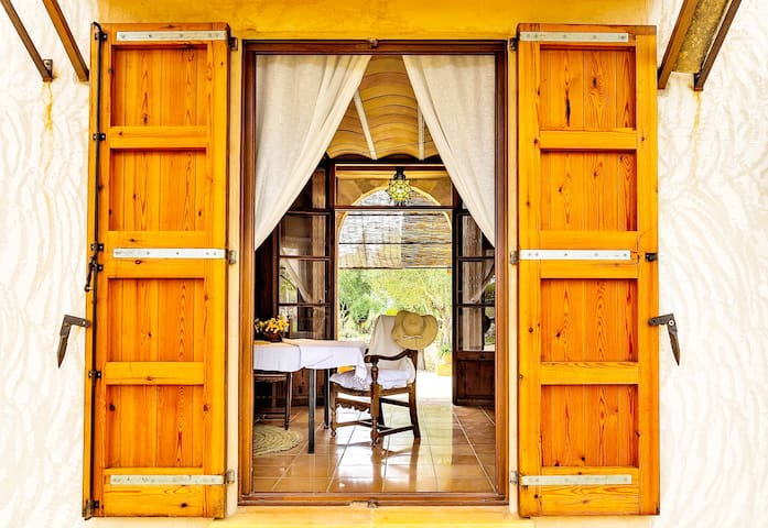 Son Alegre Petit – Mágica Villa – Licencia ET 2844