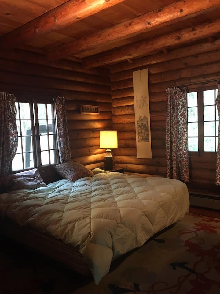 Glavna spavaća soba (brvnara na jezeru)