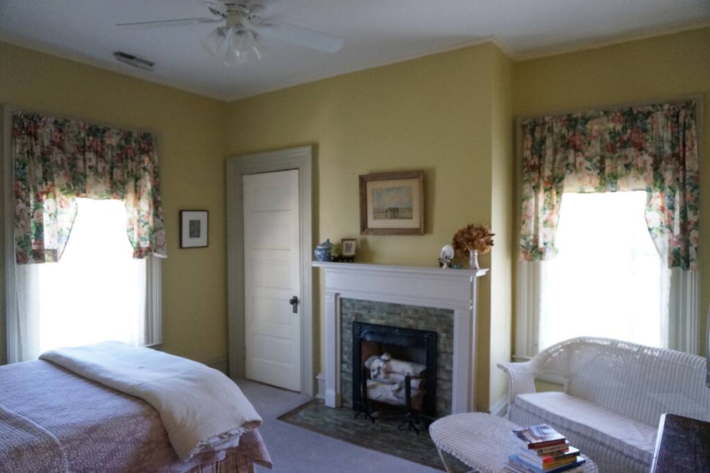 Serenity Room Queen bed