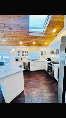 Beach House – Just A 30 Second Walk To The Beach! gallery image 5