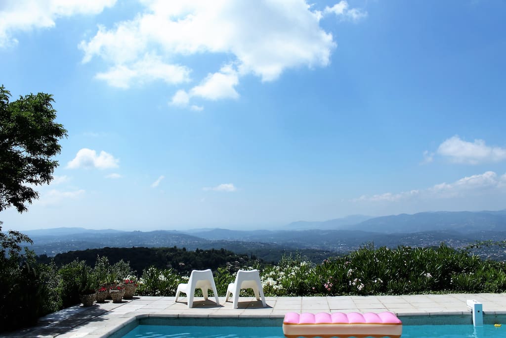 Perfect view by the swimming pool