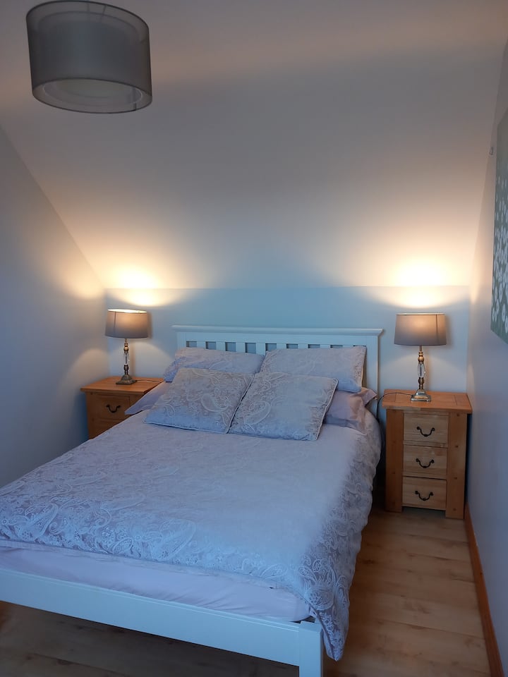 Брачен кревет (широк 125 - 149 см)