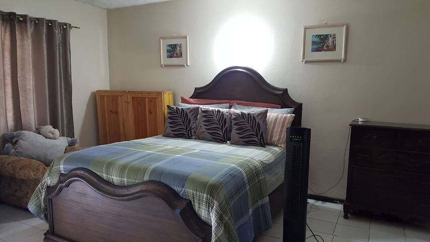 Beautiful 1BDR with kitchen 10min drive to airport