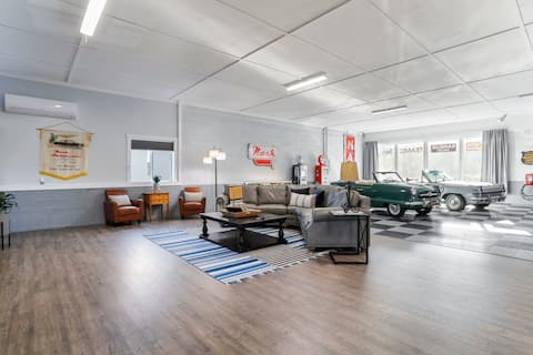 NASH Vintage Garage Getaway