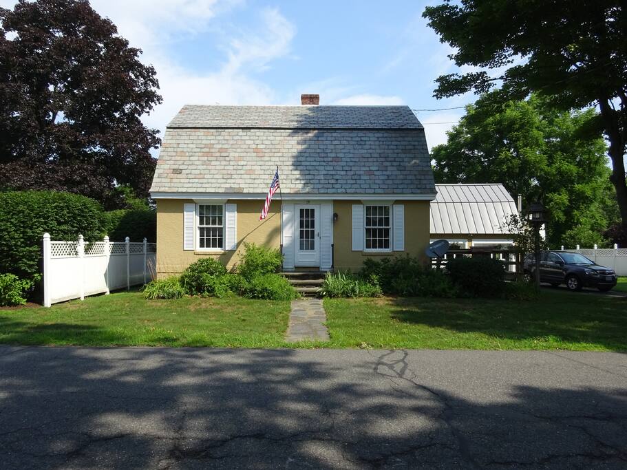 Upstairs Guest Rooms Near Umass Deerfield Academy June 2021 South Deerfield Massachusetts Ma Usa 2 Bedroom 2 Bathroom