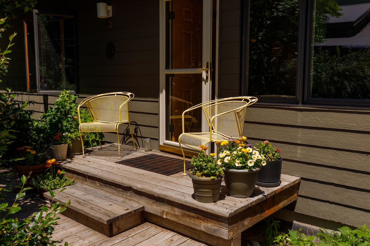 Town Square Flat — view 5