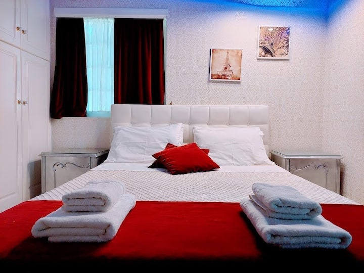 Cama doble, TV con Netflix™, aire acondicionado.