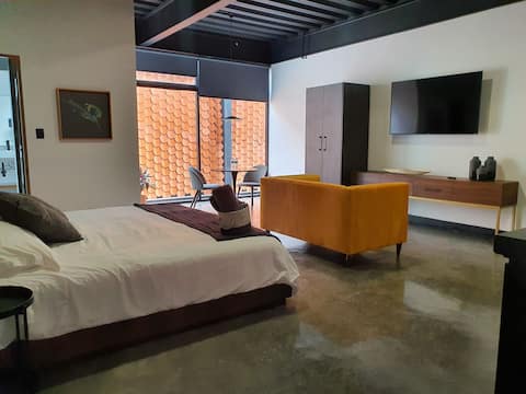 Gold loft in an excellent location!