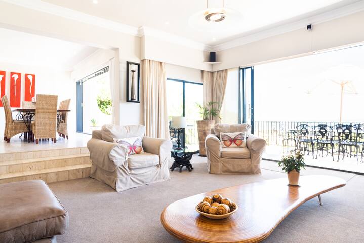 Table Mountain Home with Ocean View gallery image 3