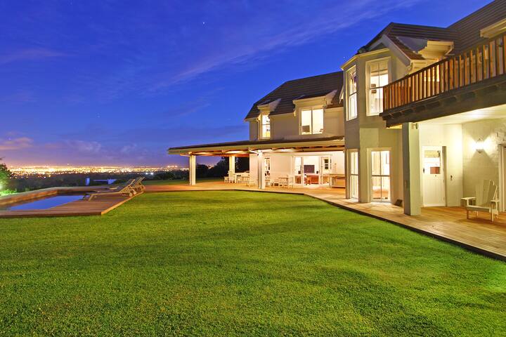 Modern Farmhouse with incredible views gallery image 3