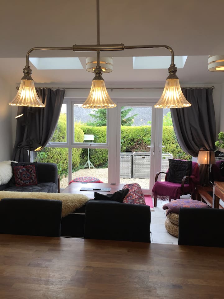 Luxury 2 Bedroom Apartment With Parking & Garden. - Bath