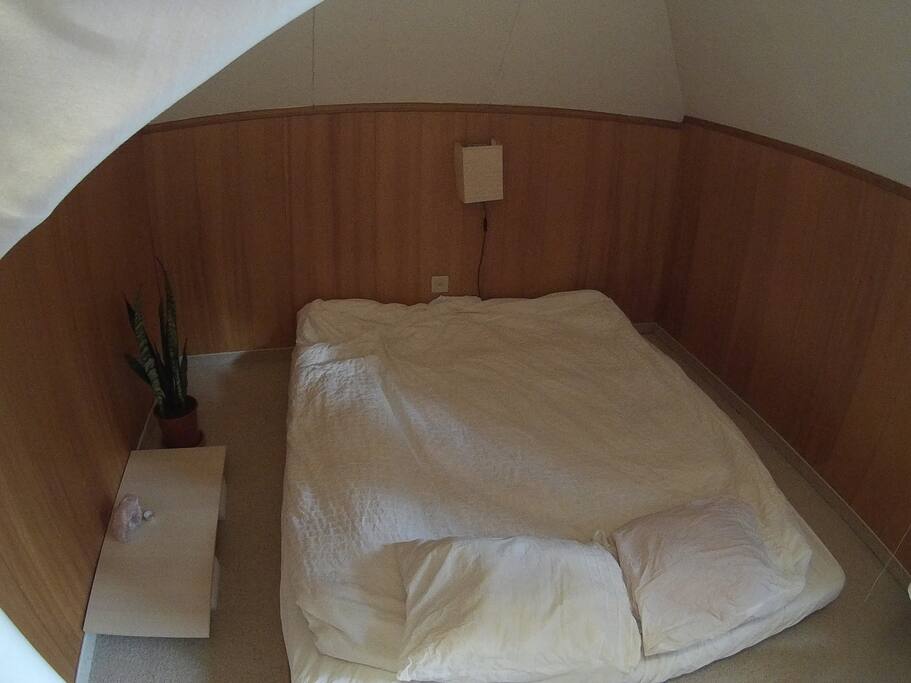 Schlafzimmer 1 (keine Tür, nur Vorhang!)
