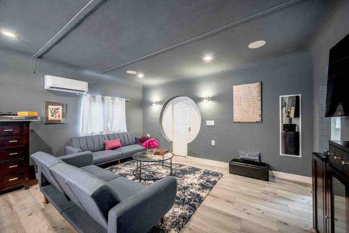 Pool Sleep 10! L.A -Sherman Oaks – Top location! gallery image 5