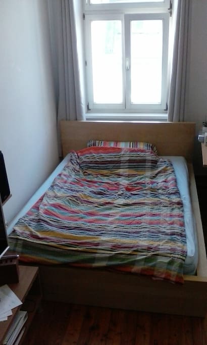 Bed (1,4m x 2m)