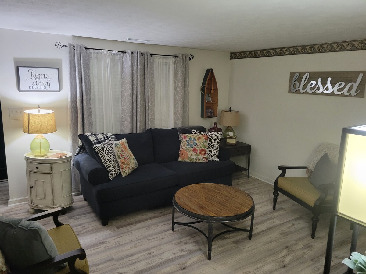 Popular Airbnb listing: Right off parkway 2 BR 2 BA w/ full kitchen, Wi-Fi in Pigeon Forge