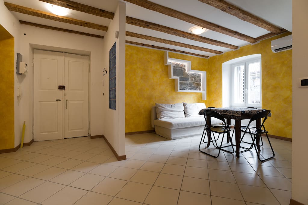 Main Entrance - Living Room