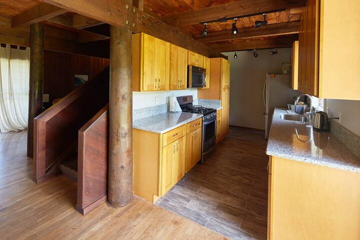 OceanView@Surfer’s HQ 3BR*29+ nights Maui Discount gallery image 3