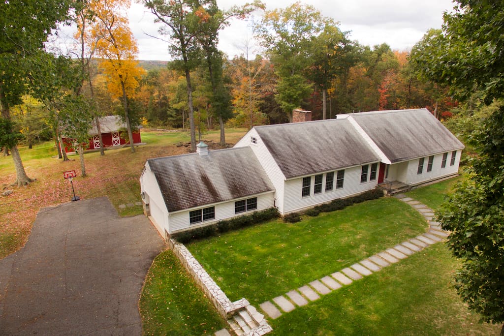 Spectacular Hill Top Views on 11 Acres abutting Steep Rock Preserve - Washington Roxbury Town Line Minutes from the Mayflower Inn & Spa, Horse Barn and Trails