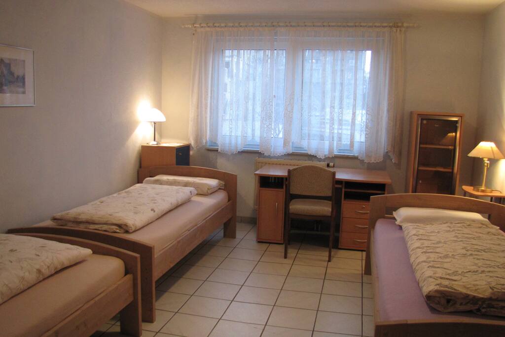 Schlafzimmer 2, mit 3 Betten 200X100 cm.