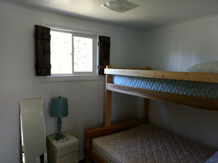 2. spavaća soba ima bračni krevet na kat