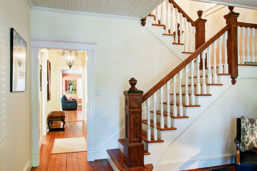 With 4 bedrooms and 3 bathrooms, a private yard and a spacious deck with outdoor furniture, relaxing in this home will be effortless.