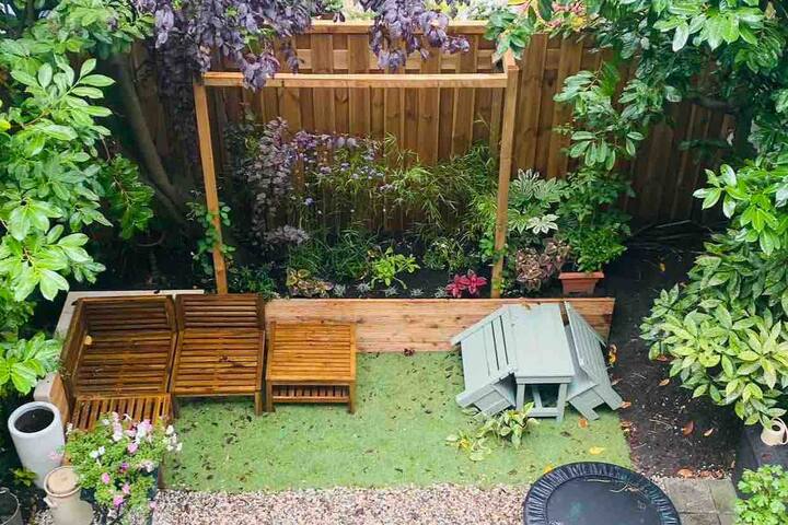 Big townhouse, perfect location! gallery image 5