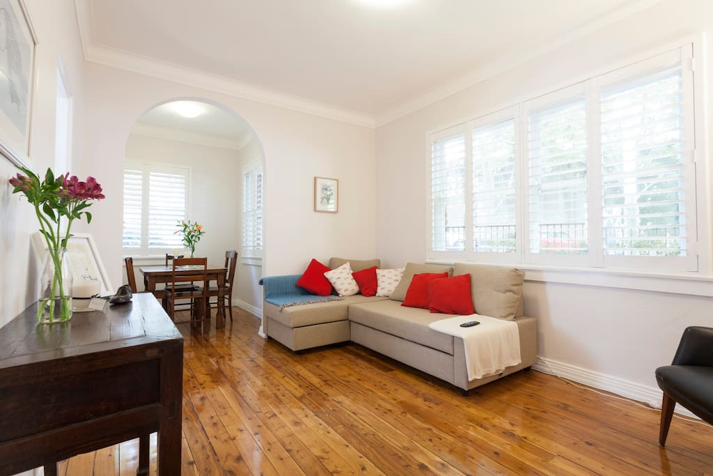 Spotless Retreat - high ceilings & floorboards.