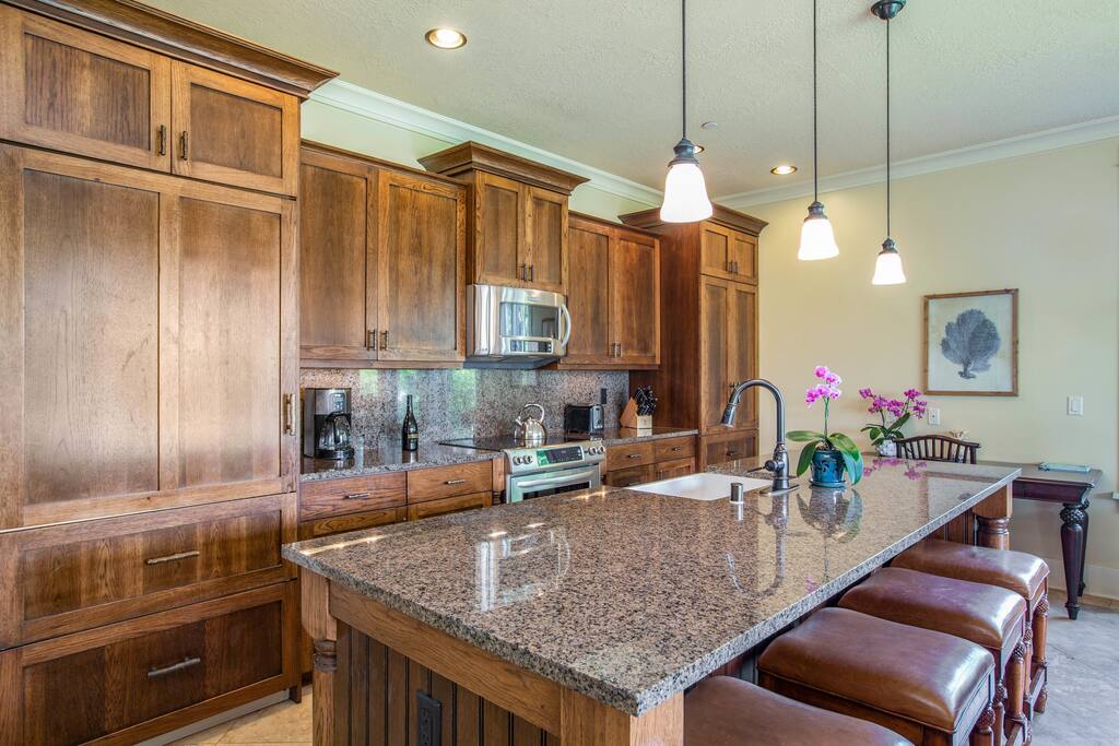 Cook dinner for the entire family in the fully equipped gourmet kitchen.