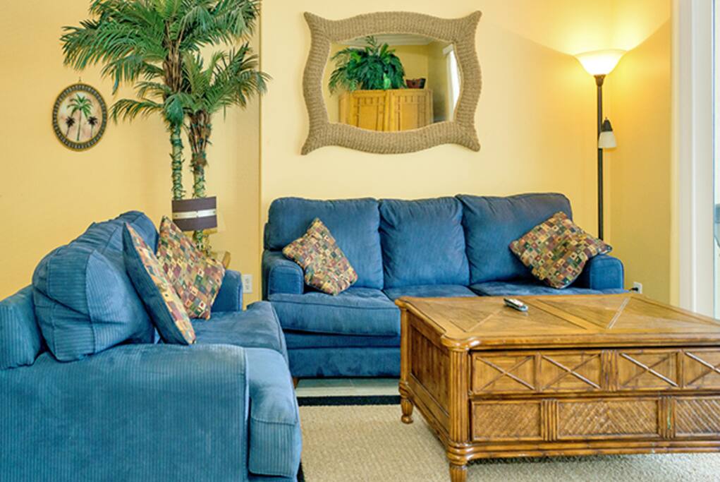 Couch,Furniture,Cushion,Home Decor,Pillow