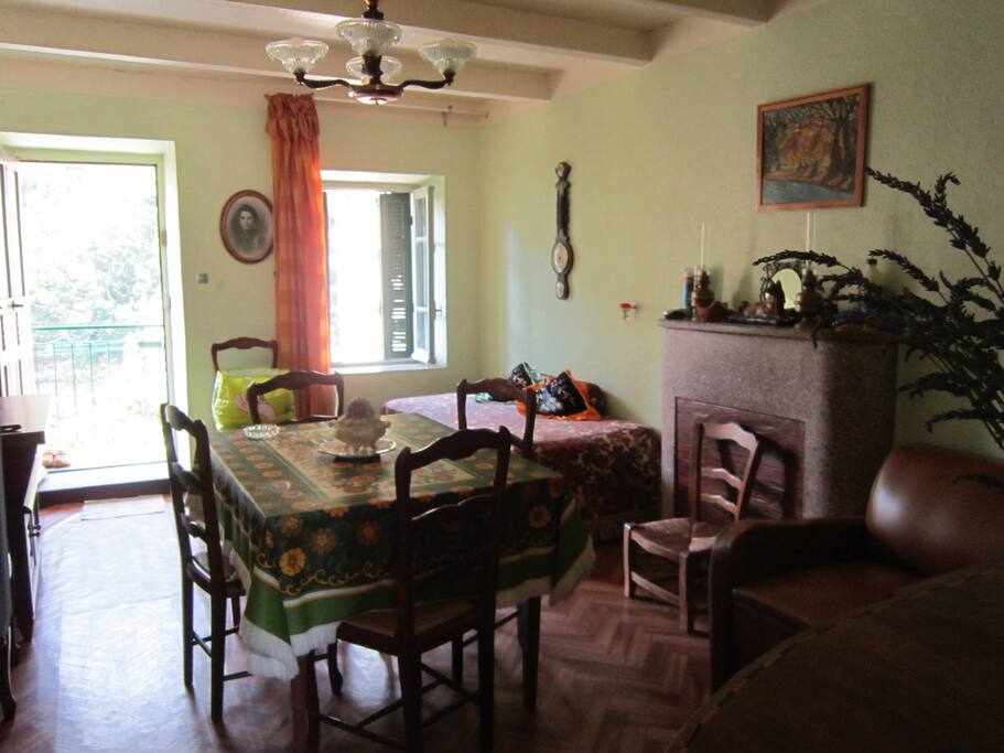 Salle à manger vue entrée