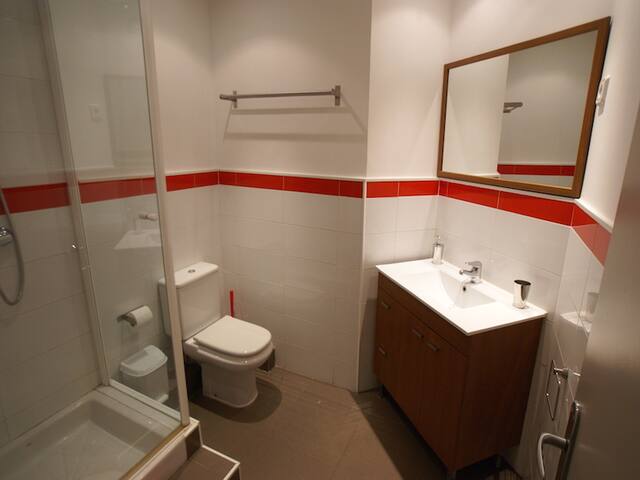 Apart. Familiar en Bcn Centro para 10 personas. gallery image 5