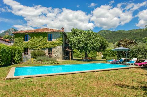 House with private pool in Garfagnana near village
