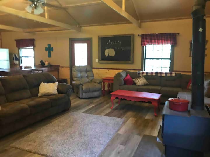 Cozy Secluded Cabin With Wood Burning Fireplace. - Arkansas