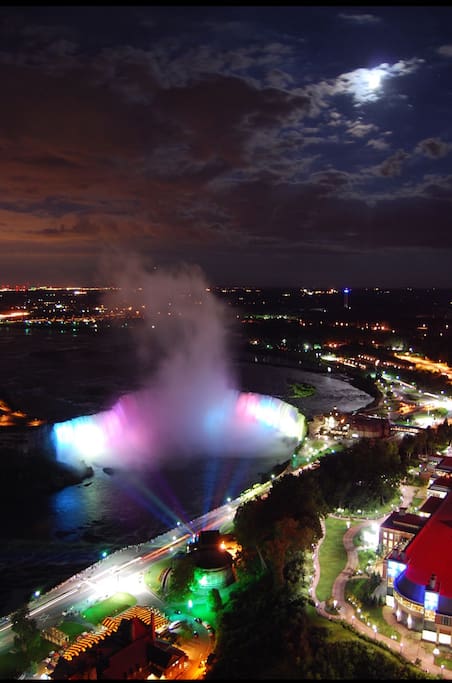Horseshoe Falls at Night