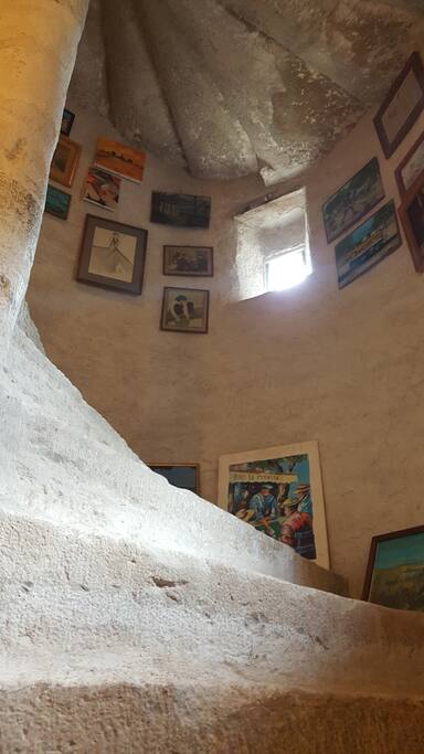 Intérieur de la tour : l'escalier