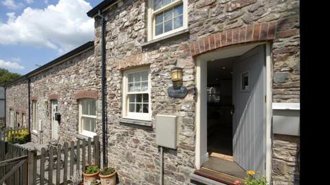 Daffodil Cottage, Laugharne, Wales