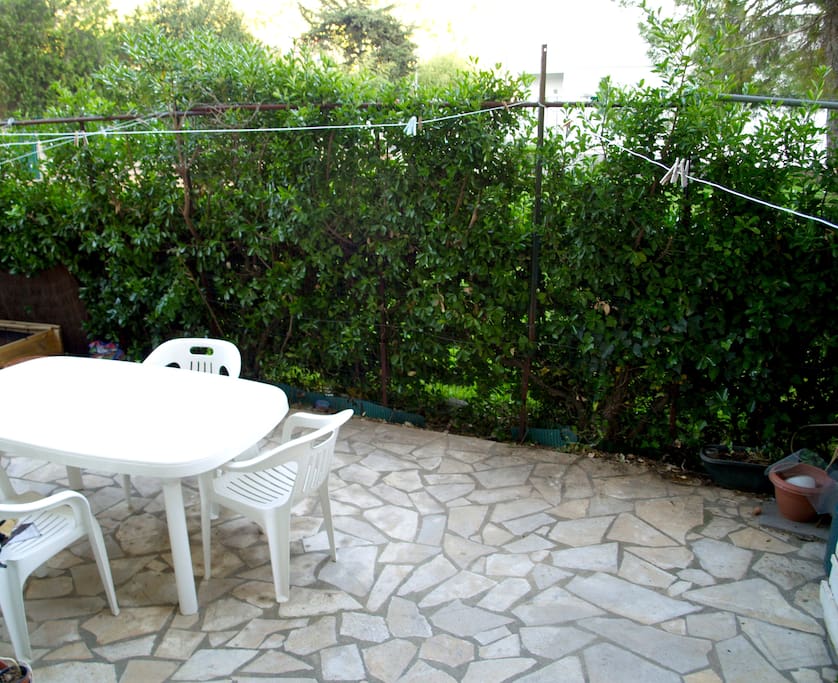 Envie de prendre l'air au calme? Profitez donc de la terrasse / You wanna provide about the good weather? Just sit on the quiet Terrasse