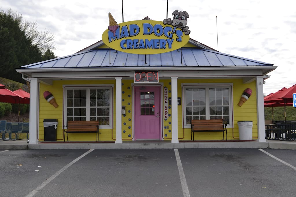Big Pine Lodge-Mad Dog's Creamery