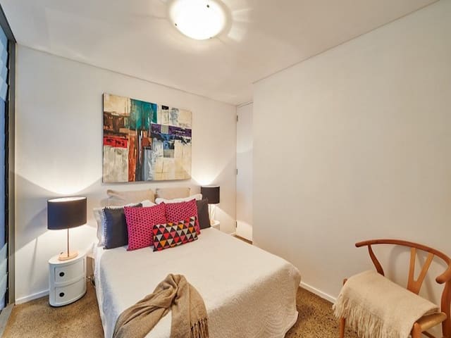 Private room in stylish loft in Surry Hills