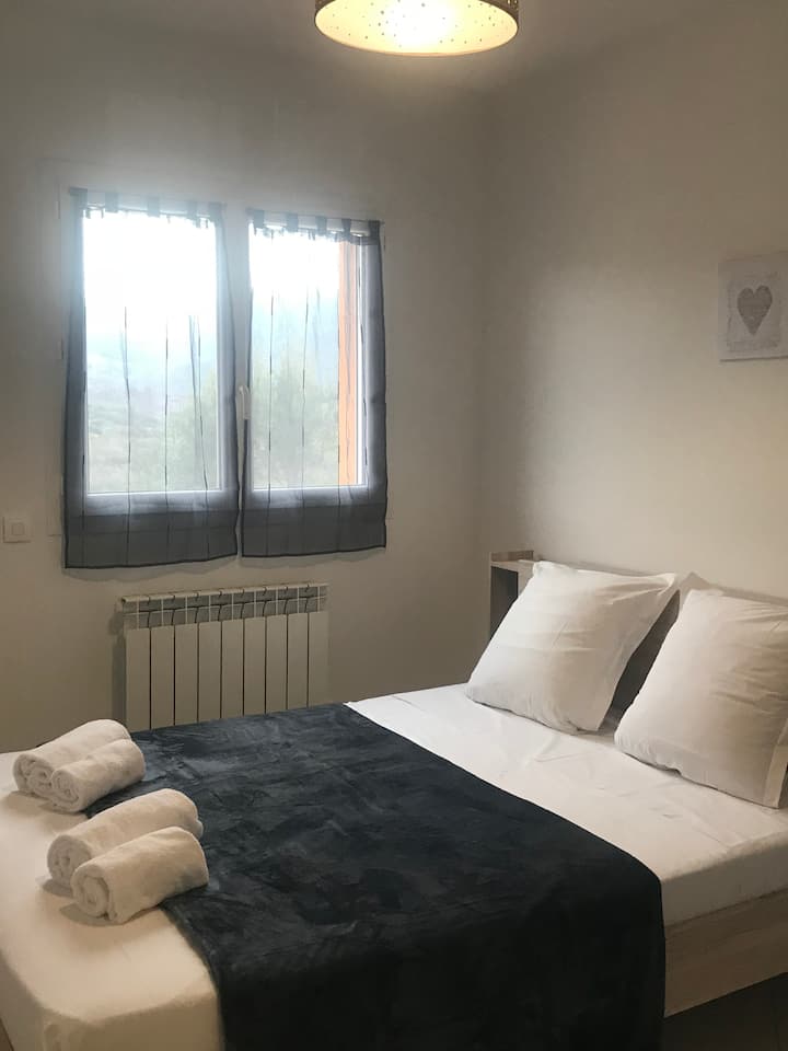 Საძინებელი 1 სრულიად ახალია თეთრეულით