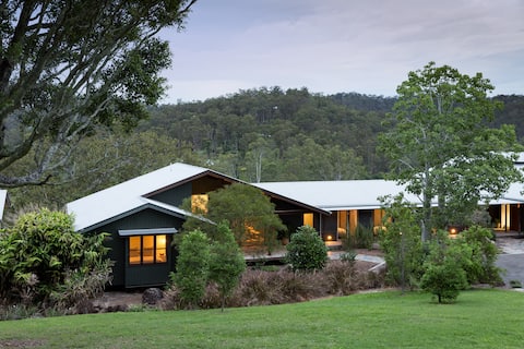 Popular Airbnb listing: Luxurious Hideaway Retreat in Pullenvale in Brisbane