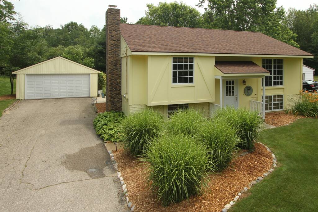 Four Bedroom, 2 Bath, Driveway Parking For 4 Autos