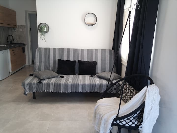 Black & White Studio - Ayia Napa