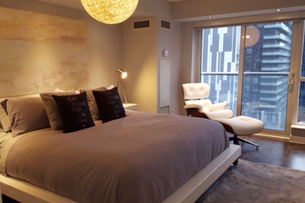 King size bed in main space.