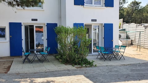 Top performing Airbnb: Beachfront studio "La plage et Vous, Sables d'or" in La Faute Sur Mer