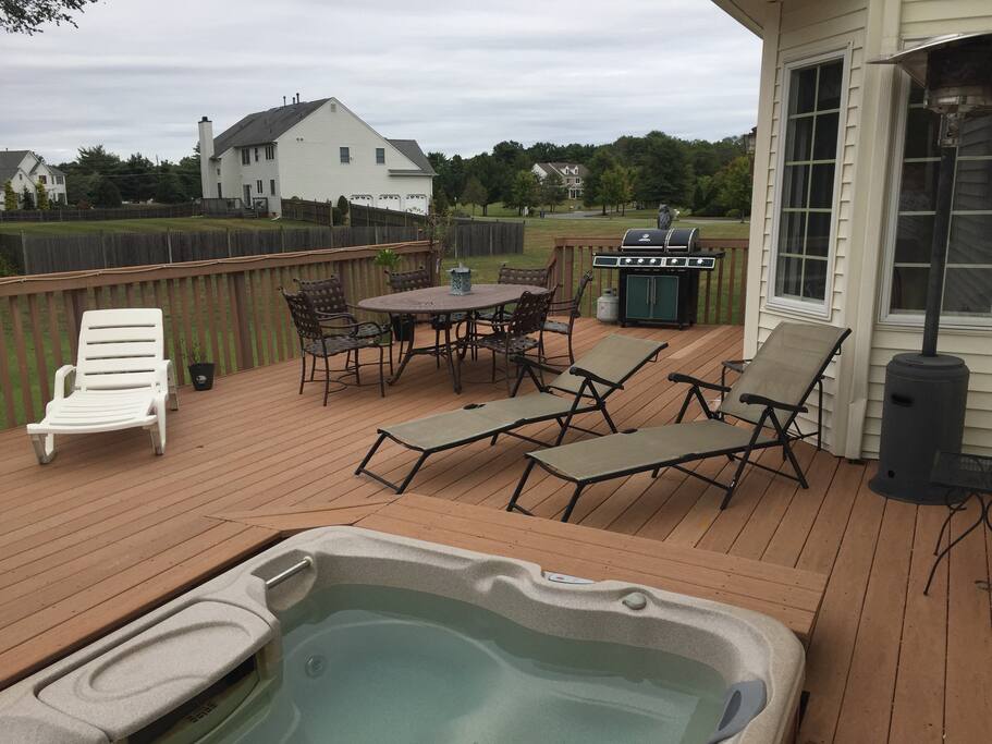 Deck/Jacuzzi