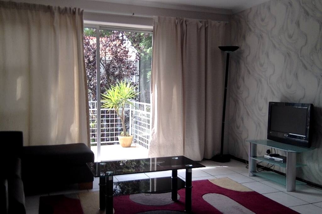 Lounge area with view to the balcony