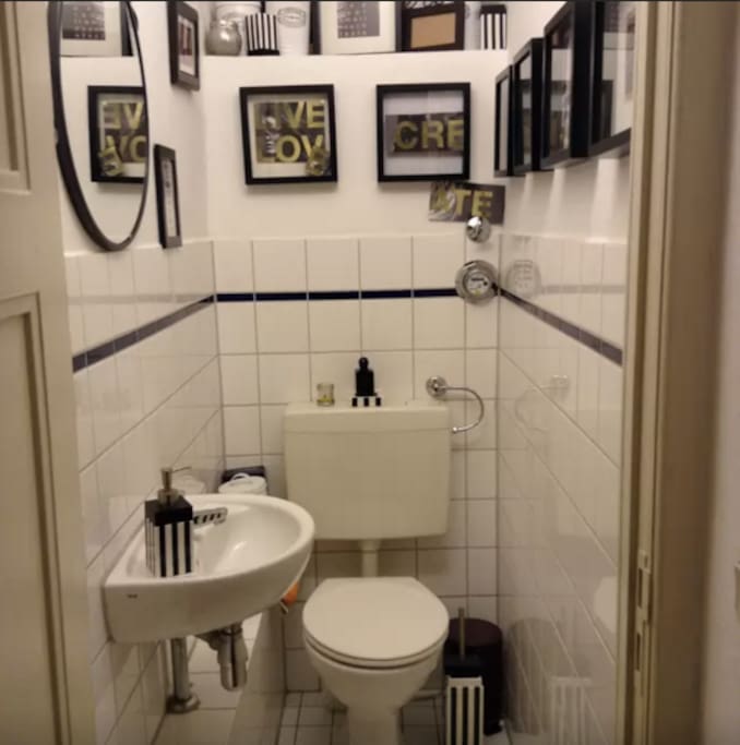 Black & white toilet - the bathroom feels like Hawaii